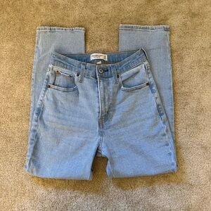 Abercrombie & Fitch The Ankle Straight Ultra High Rise Jeans 25S